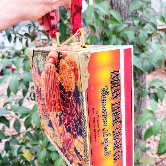 INDIAN TABAC CIGAR CO. WOOD SEQUIN ANIMAL PRINT LINED BOX BAG - Picture 4 of 10